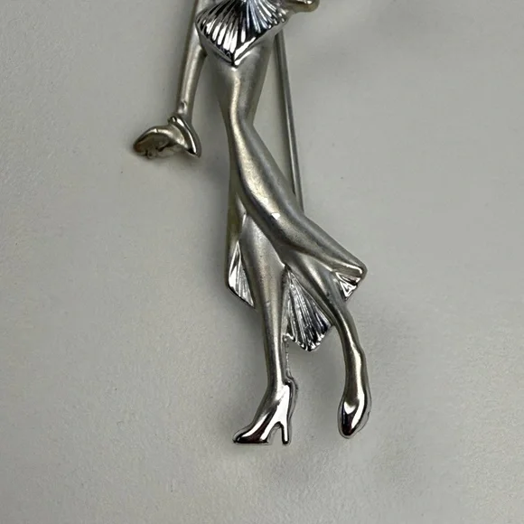 Vintage Art Deco Womens Silver Tone Sculpted Glamour Lady Statement Brooch - Picture 4 of 7
